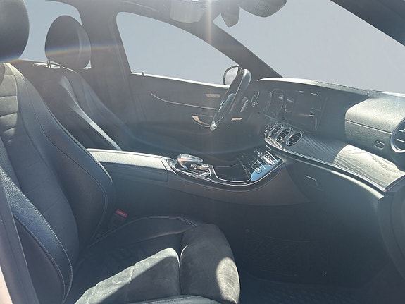 Mercedes-Benz E220 10 of 21