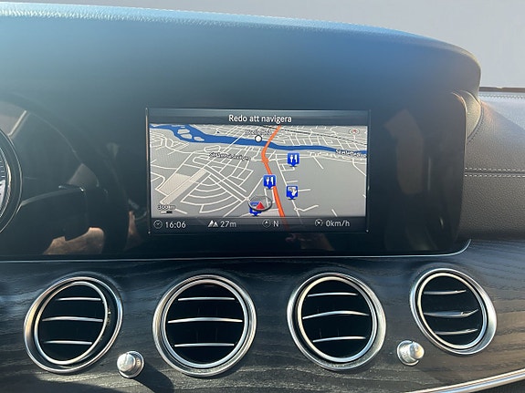 Mercedes-Benz E220 11 of 21