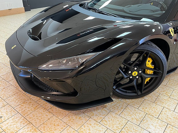Ferrari F8 Spider 27 of 30