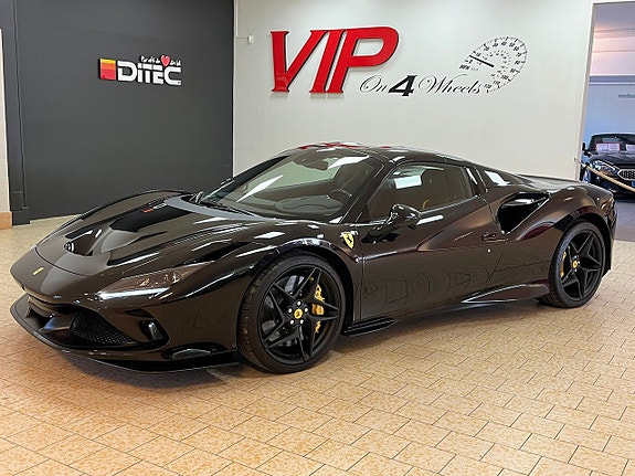 Ferrari F8 Spider 25 of 30
