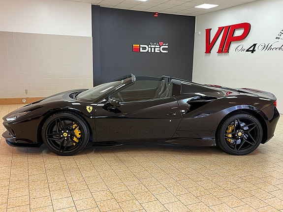 Ferrari F8 Spider 3 of 5