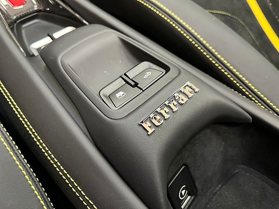 Ferrari F8 Spider 19 of 30