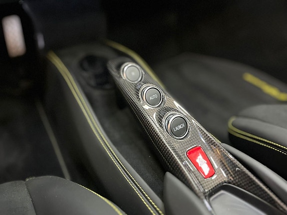 Ferrari F8 Spider 21 of 30