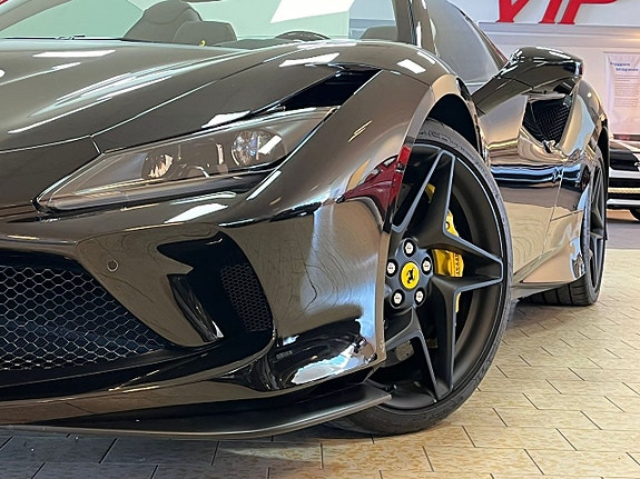 Ferrari F8 Spider 9 of 30