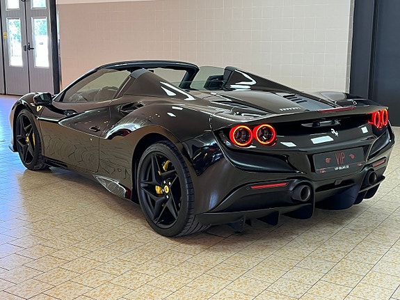 Ferrari F8 Spider 4 of 5