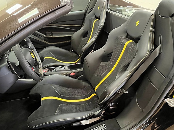Ferrari F8 Spider 13 of 30