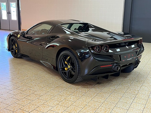 Ferrari F8 Spider 26 of 30