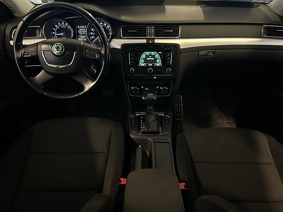 Skoda Superb 12 of 30