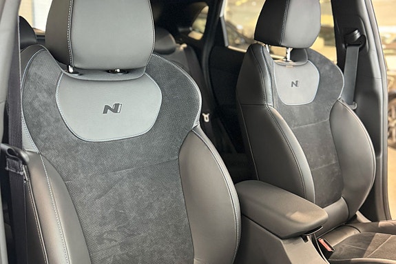 Hyundai Kona 2 of 5