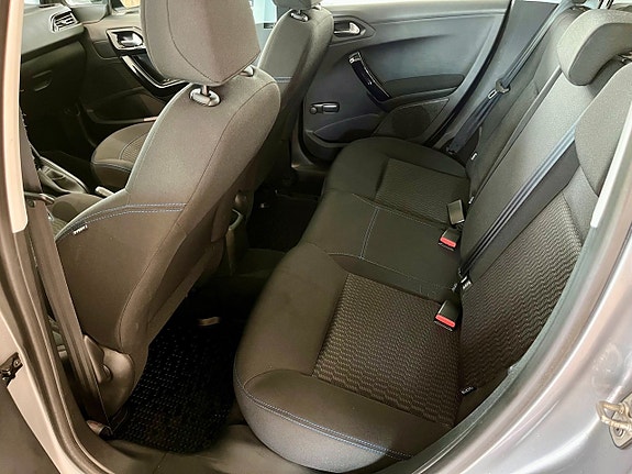 Peugeot 208 8 of 14