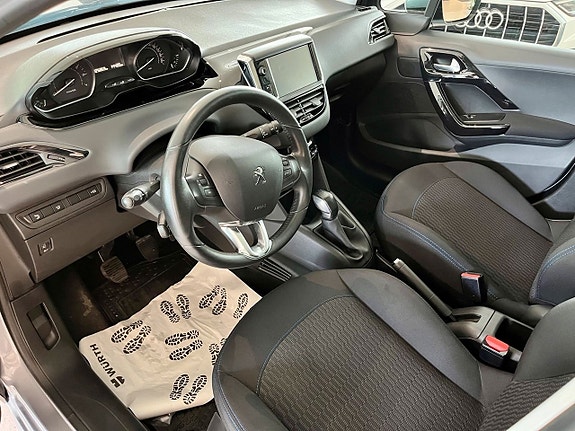 Peugeot 208 7 of 14