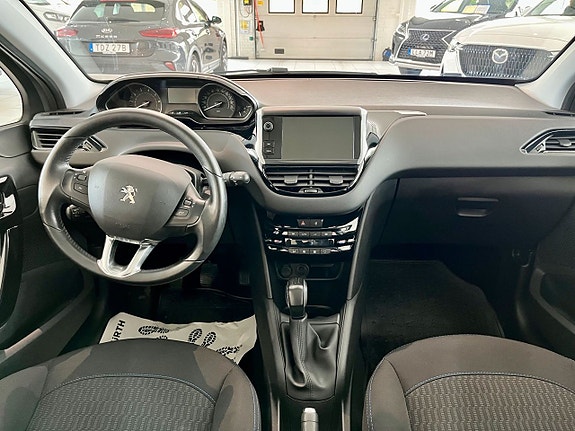 Peugeot 208 11 of 14