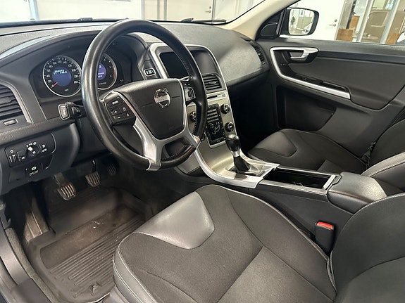 Volvo XC60 10 of 14