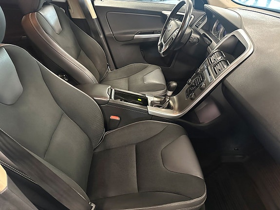 Volvo XC60 9 of 14