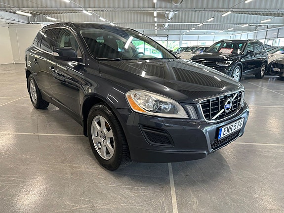 Volvo XC60 2 of 14