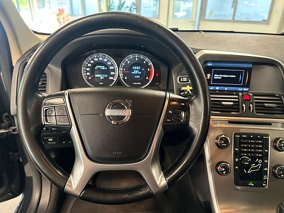 Volvo XC60 11 of 14