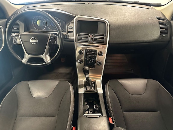Volvo XC60 8 of 14