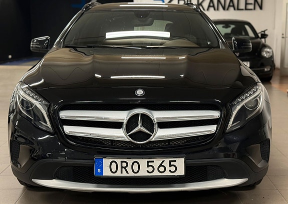 Mercedes-Benz GLA220 2 of 5