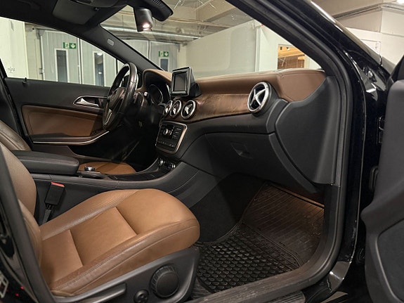 Mercedes-Benz GLA220 12 of 18