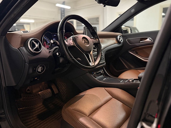 Mercedes-Benz GLA220 14 of 18