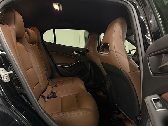 Mercedes-Benz GLA220 10 of 18