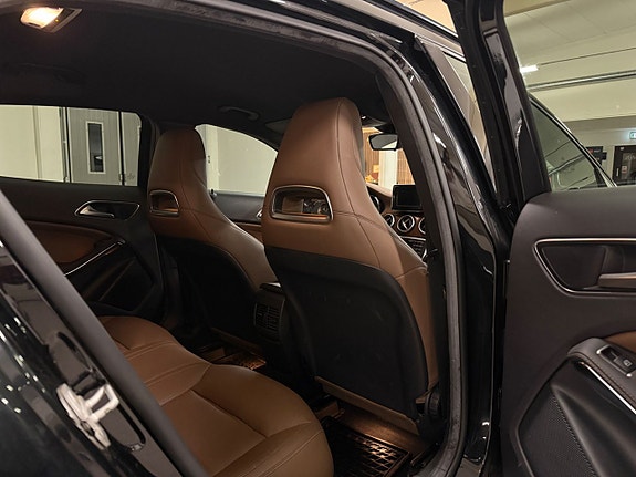 Mercedes-Benz GLA220 11 of 18