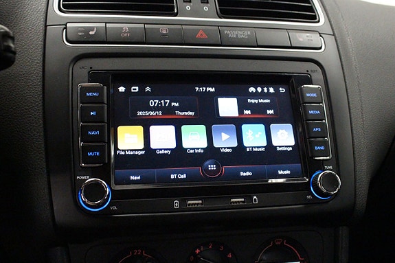 Volkswagen Polo 16 of 25