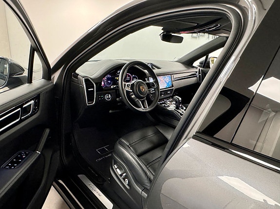 Porsche Cayenne Coupe 3 of 5