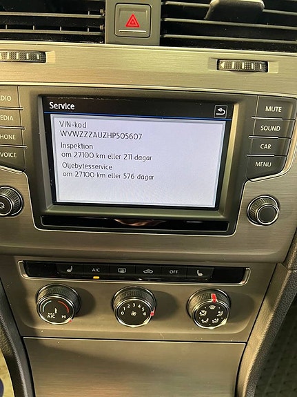 Volkswagen Golf VII 15 of 17