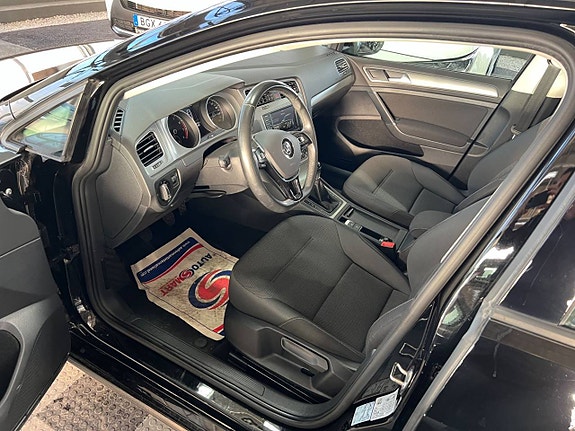 Volkswagen Golf VII 9 of 17