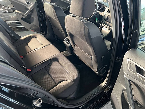 Volkswagen Golf VII 11 of 17