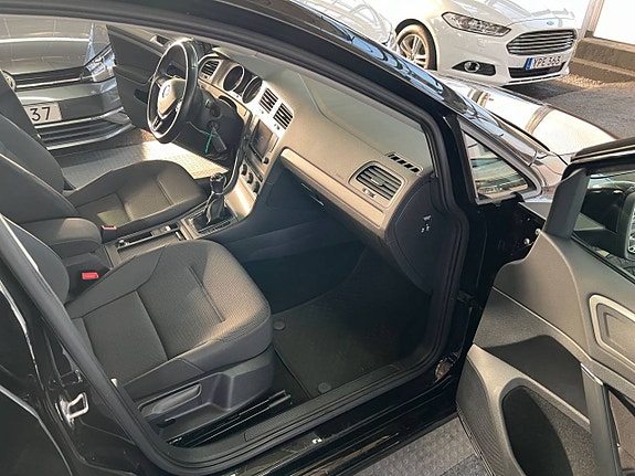 Volkswagen Golf VII 12 of 17