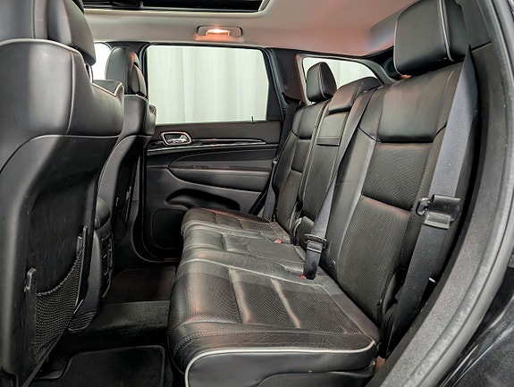 Jeep Grand Cherokee 12 of 15