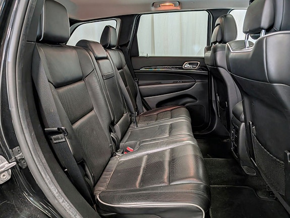 Jeep Grand Cherokee 13 of 15