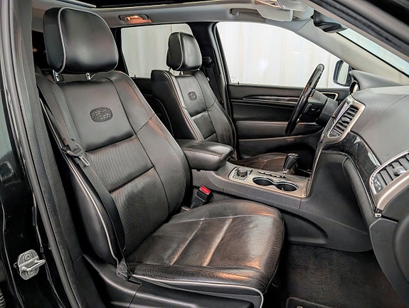 Jeep Grand Cherokee 11 of 15