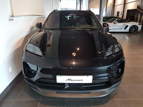 Porsche Macan 4 3 of 5