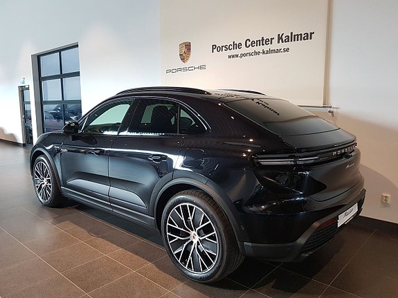 Porsche Macan 4 4 of 5