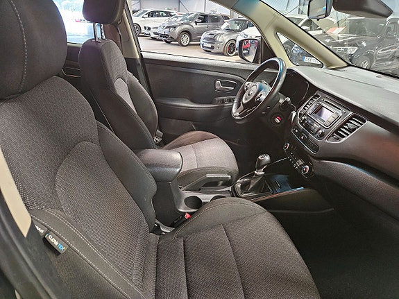 Kia Carens 6 of 9
