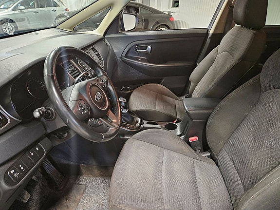 Kia Carens 5 of 5
