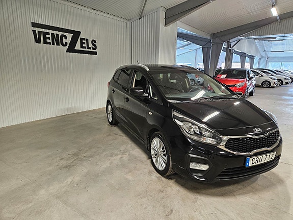 Kia Carens 2 of 5