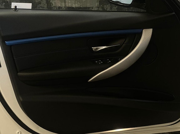 BMW 320 12 of 27