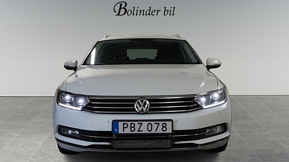 Volkswagen Passat 2 of 5