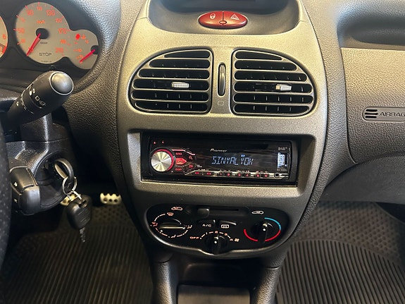 Peugeot 206 9 of 14