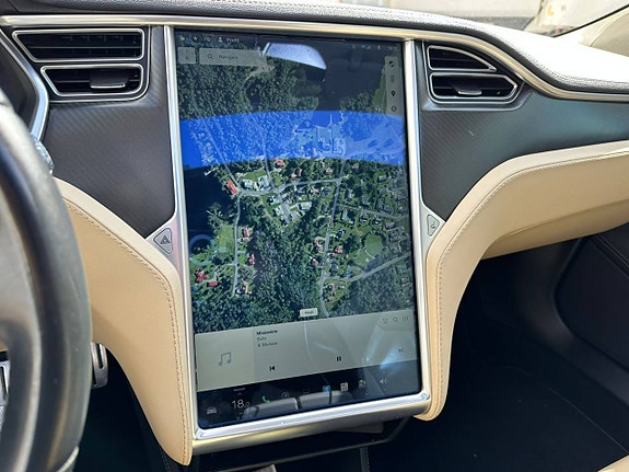Tesla Model S 7 of 14