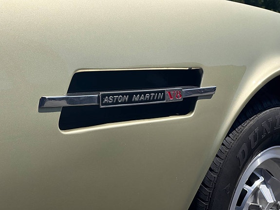 Aston Martin V8 6 of 20