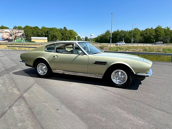 Aston Martin V8 2 of 5