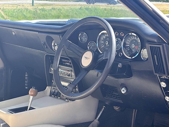 Aston Martin V8 12 of 20