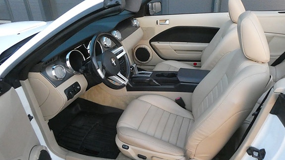 Ford Mustang 5 of 19