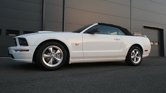 Ford Mustang 17 of 19