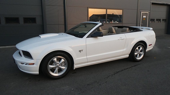Ford Mustang 12 of 19
